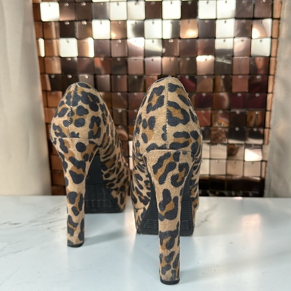 MOSSIMO Tan, Brown, Black Cheetah Print Faux Suede Heels Size 8 - Picture 6 of 10